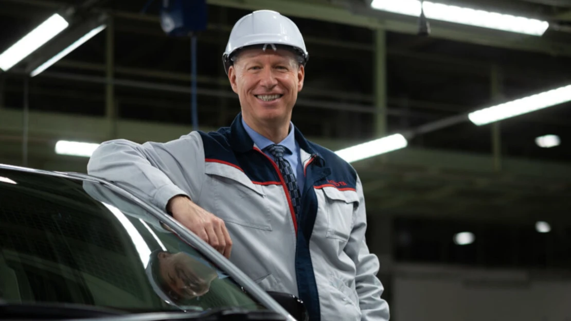 O elektromobilitě rozhodnou zákazníci, věří šéf kolínské automobilky Toyota
