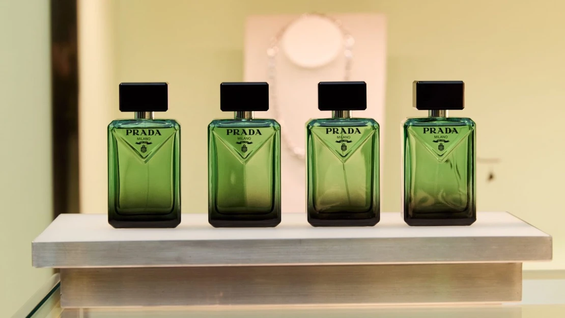 Muž jako ztělesnění klidné sebejistoty. Parfém od Prady převrací zažité pořádky
