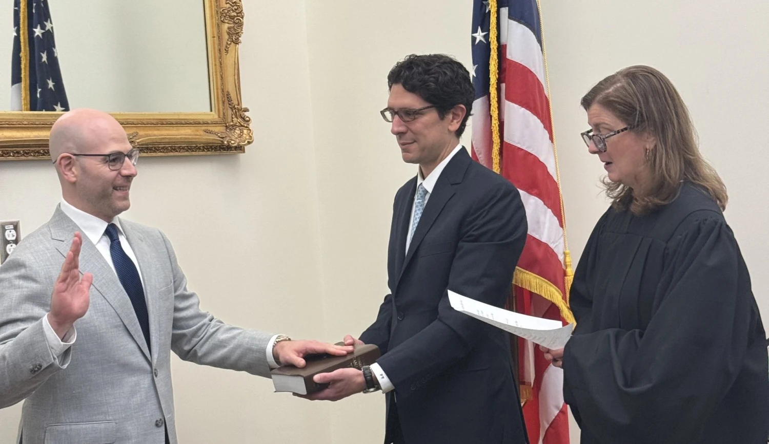 Fed má nového guvernéra. O úrokových sazbách teď bude rozhodovat Trumpův poradce Miran