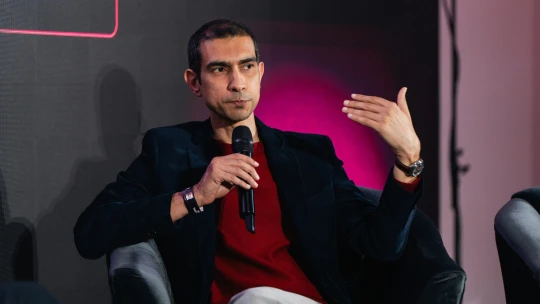 Startup QC82 chce dostat kvantové počítače z mrazáků do datacenter. Už v řádu let