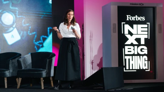 Nikola Paillereau rozmlouvá mozky kojenců. Chce dát hlas všem, kteří nemluví 