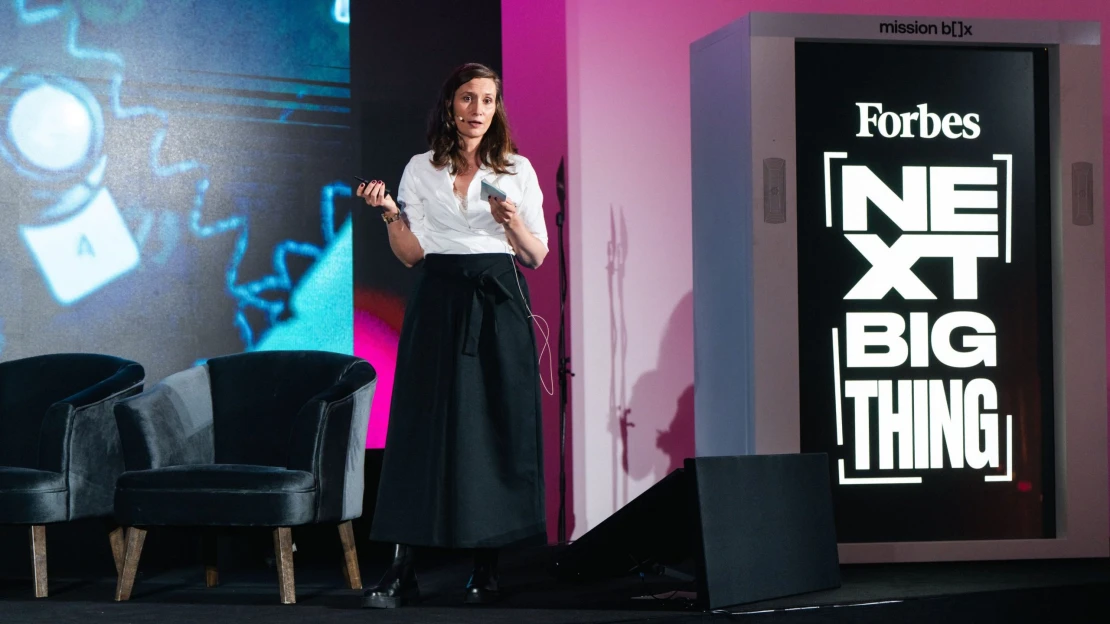 Nikola Paillereau rozmlouvá mozky kojenců. Chce dát hlas všem, kteří nemluví 