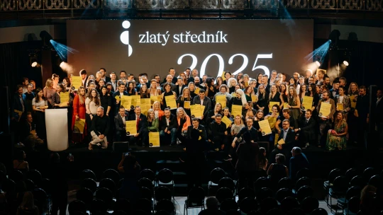 Kampaň proti obtěžování v&nbsp;MHD i&nbsp;menstruační šaty. Kdo ovládl letošní Zlatý středník?