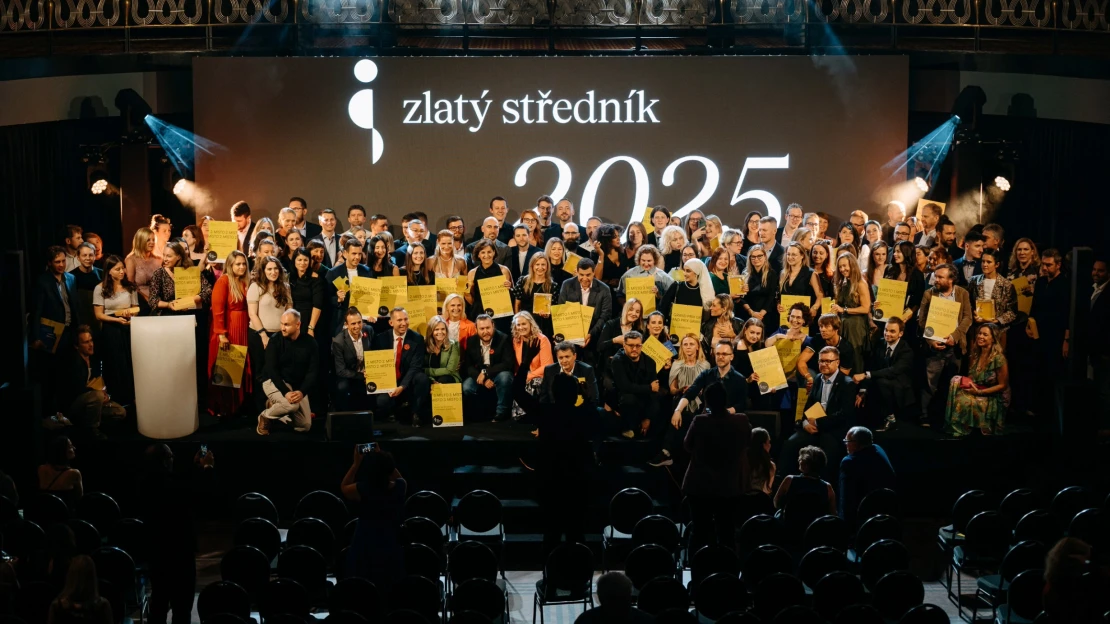 Kampaň proti obtěžování v MHD i menstruační šaty. Kdo ovládl letošní Zlatý středník?