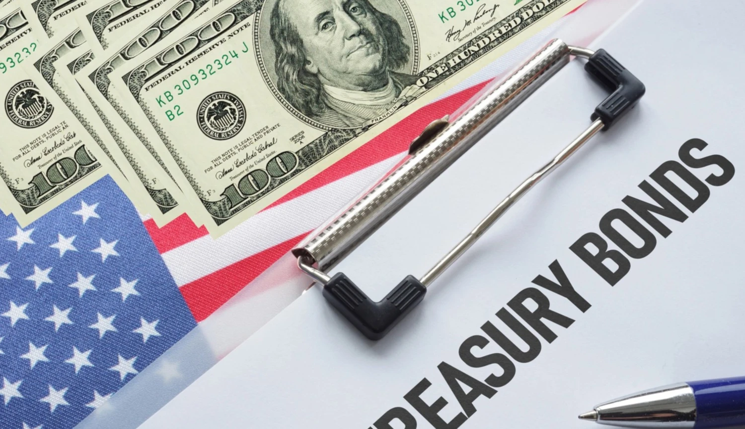 Přirážka za riziko. Proč jsou investoři u státních dluhopisů extrémně opatrní? 