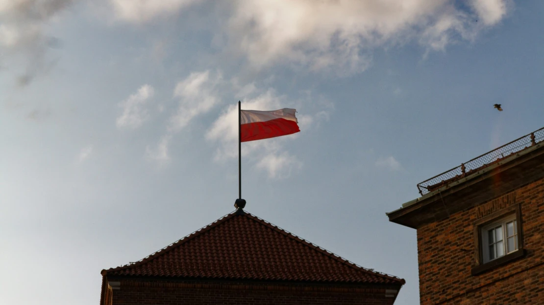Ze stabilního na negativní. Agentura Fitch zhoršila výhled úvěrového ratingu Polska