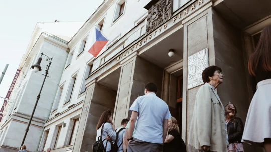 Obrovská poptávka, poloviční nabídka. Ministerstvo financí prodalo dluhopisy za 11,4 miliardy