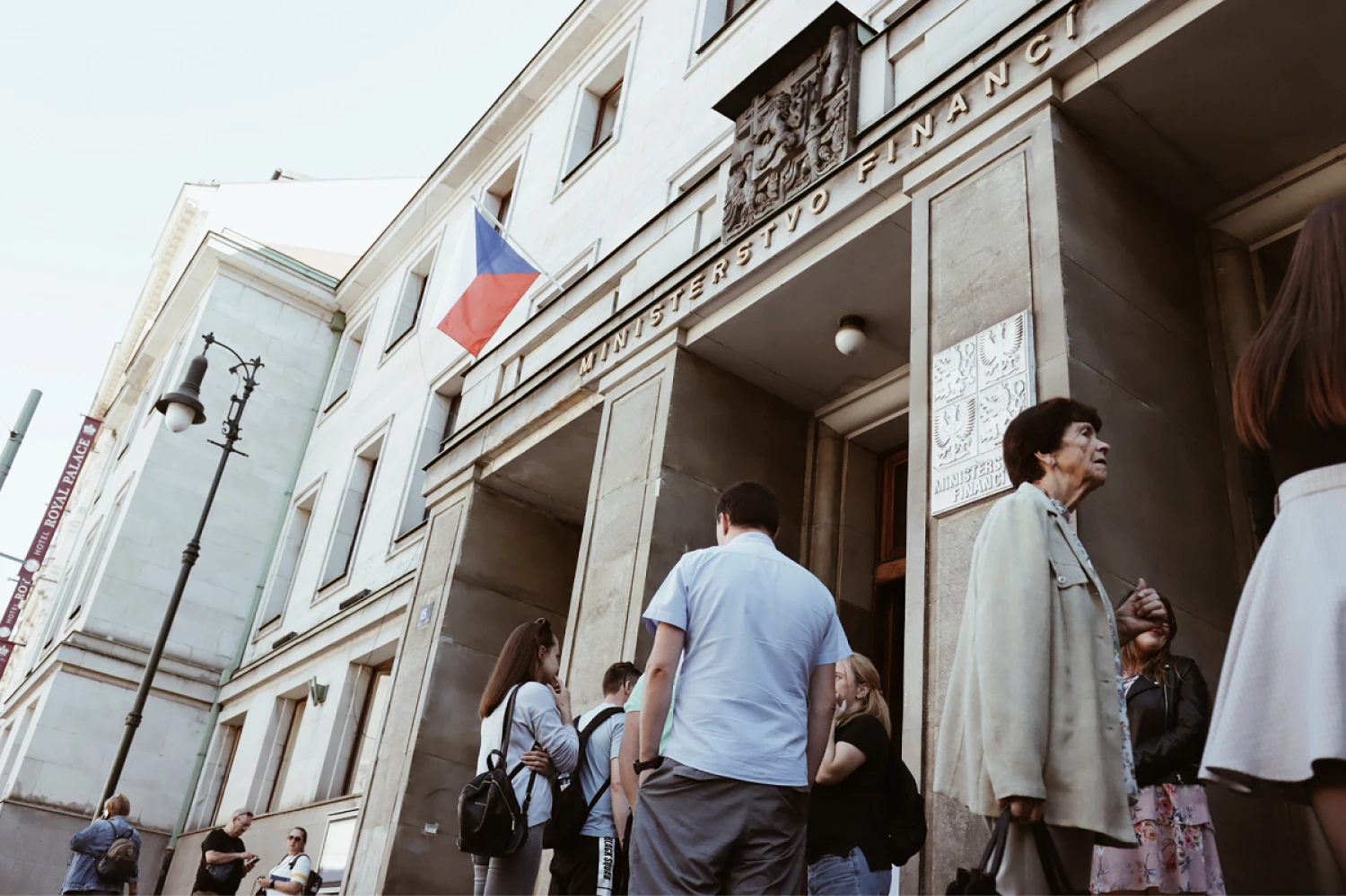 Poslední letošní aukce. Ministerstvo financí prodalo státní dluhopisy, poptávka opět převýšila nabídku