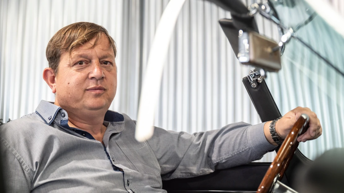 Šperky na kolech. Rodinná firma dává automobilovým legendám druhý život