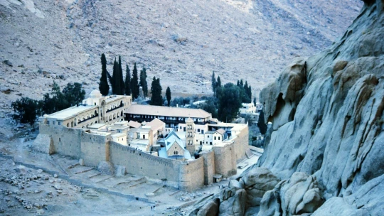 Apage satanas! Je luxus na hoře Sinaj hříšným byznysem na posvátném místě?