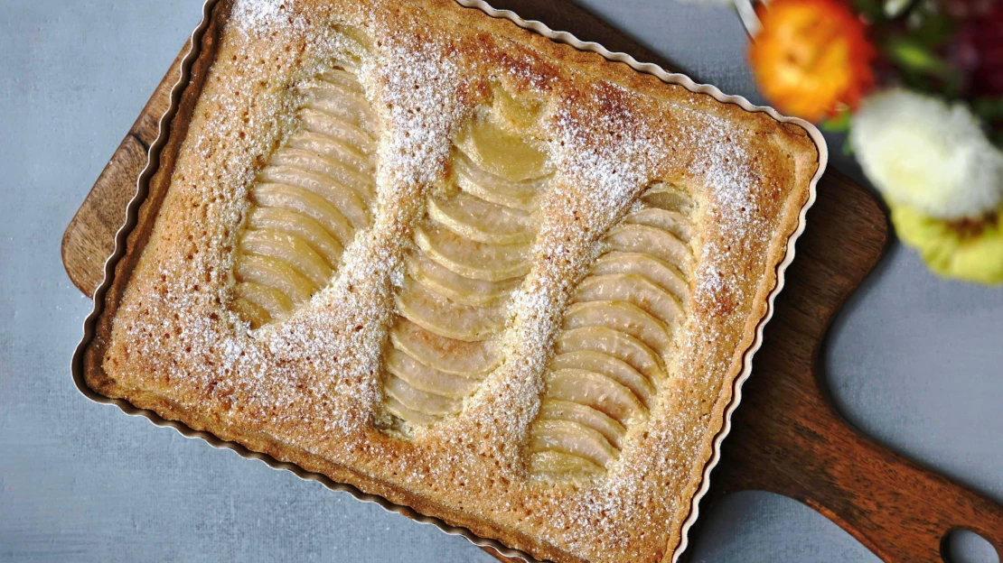 Hygge na talíři. Hruškový koláč s frangipane vykouzlí pravou podzimní pohodu