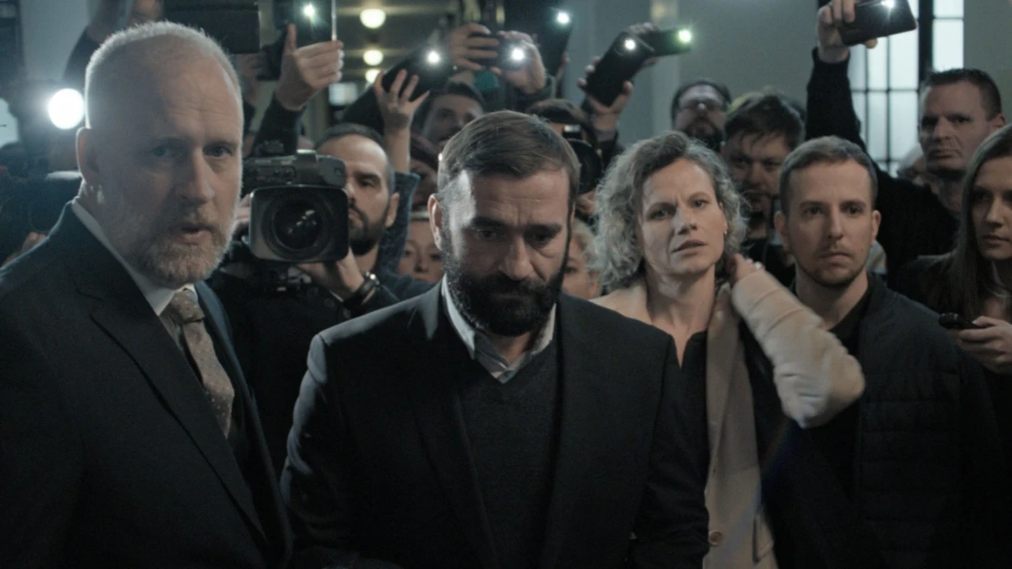 Zapomněl dítě v rozpáleném autě. Ambiciózní Otec je jen rozpohybovaná teze