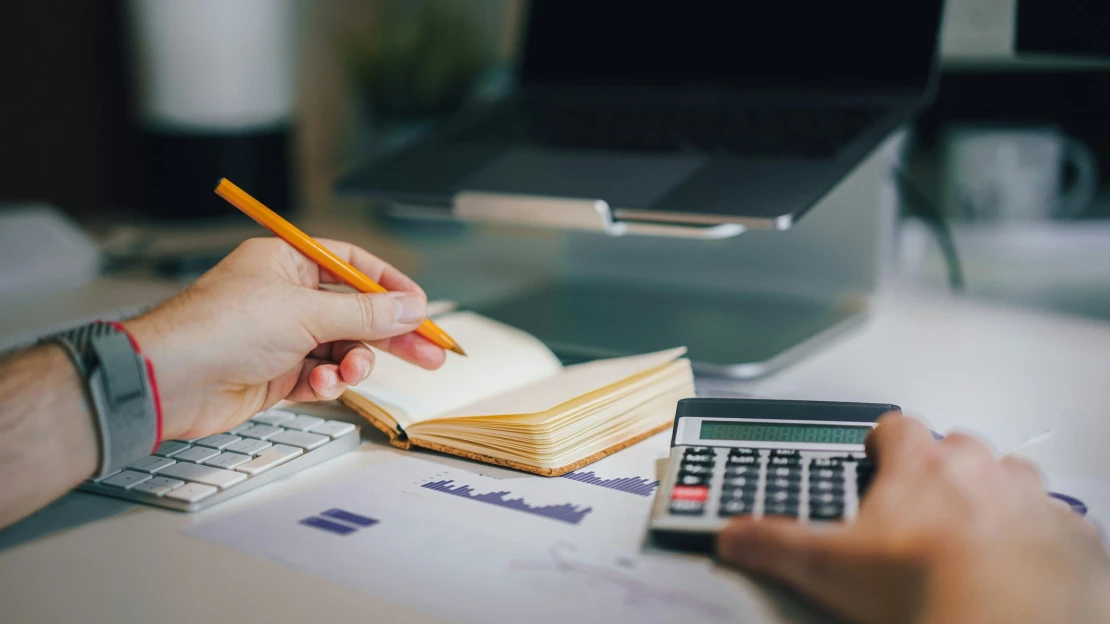 Domácnosti dluží bankám přes dva a&nbsp;půl bilionu korun. Číslo se stále zvyšuje