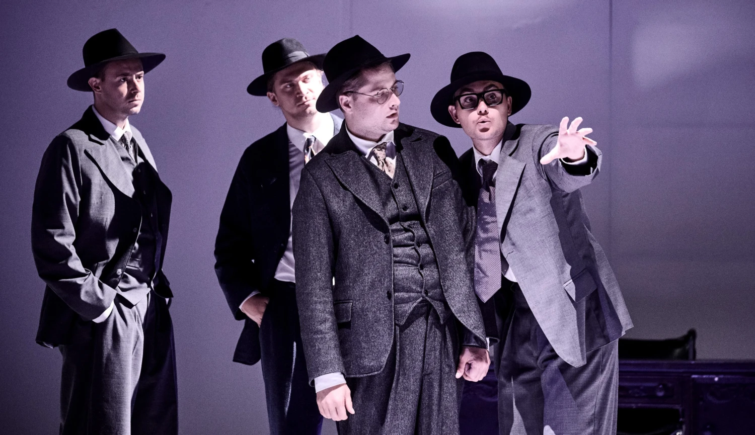 Mezi rovnicí a apokalypsou. Inscenace Projekt Manhattan je jako jaderný reaktor