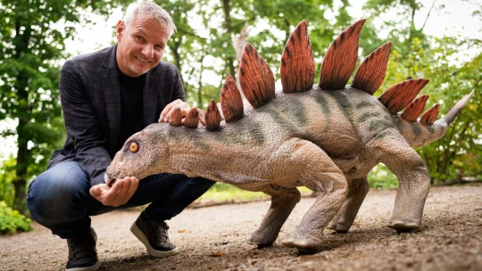 Král dinosaurů. Jak český učitel hudby vybudoval největší síť DinoParků na světě