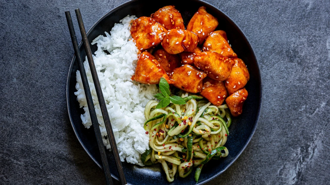 Korejské kuře s rýží. Za dvacet minut vás zachrání před hladem