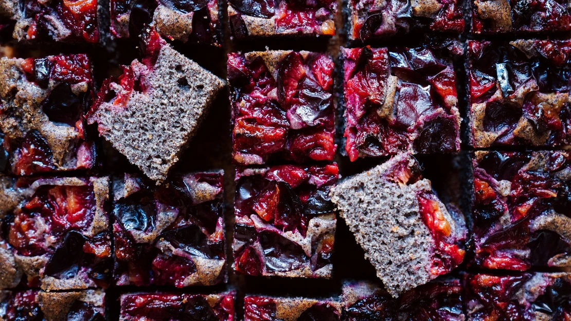 Smíchat a&nbsp;hotovo. Rychlá svačinová bublanina se švestkami a&nbsp;mákem