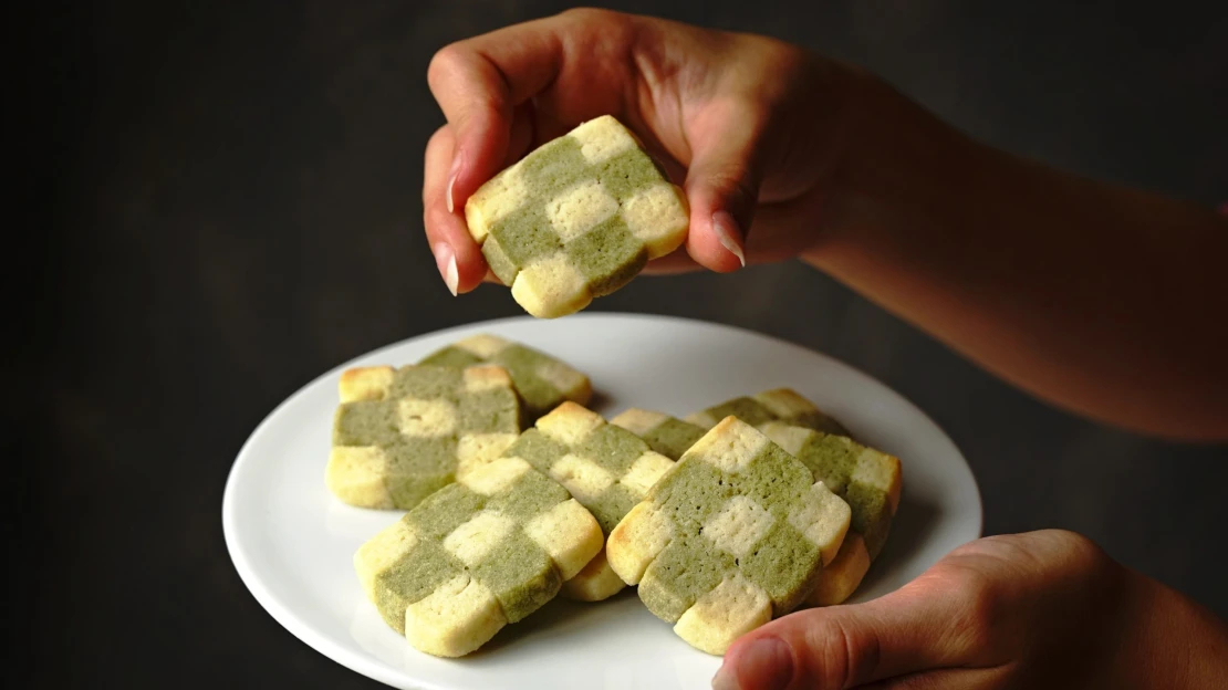 Šach mat(cha)! Efektní sušenky s vanilkou a zelenou superpotravinou