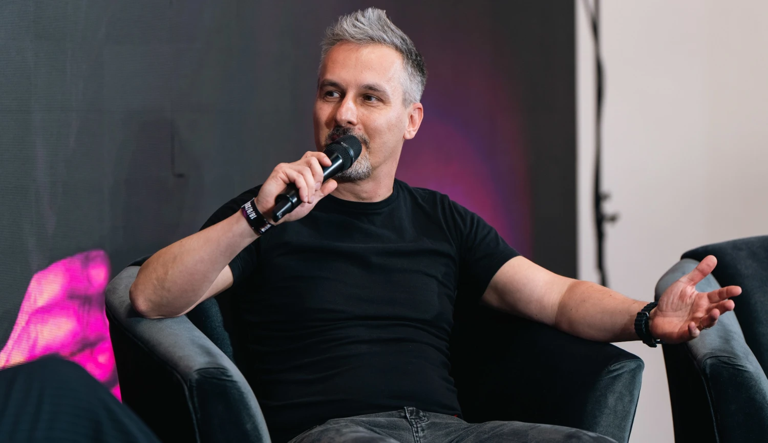 Nula emisí a žádný hluk. Michal Závišek v Brně představil letadla budoucnosti