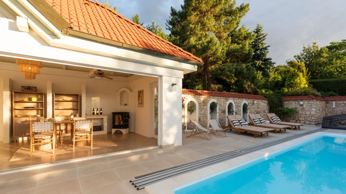 Nejprve si hledali chalupu. Pak stvořili nedaleko Prahy ráj jako z Toskánska