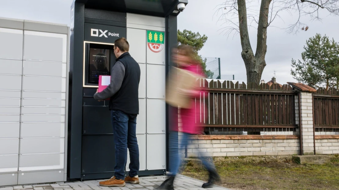 Předat doklady, nabít mobil. Miliardová firma dodává chytré boxy firmám i obcím