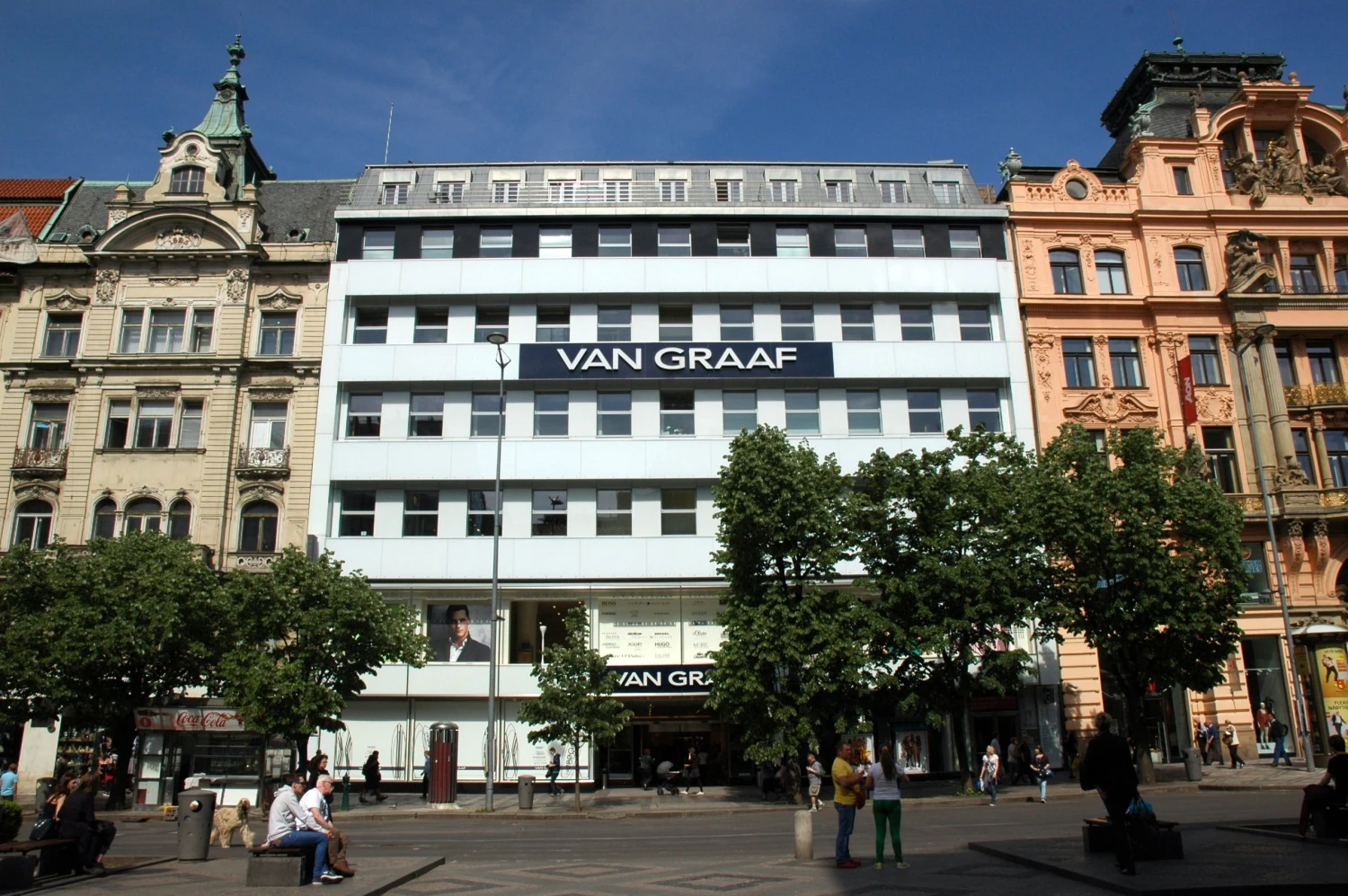 Van Graaf mizí z Václaváku po patnácti letech. Nahradí ho možná Zara