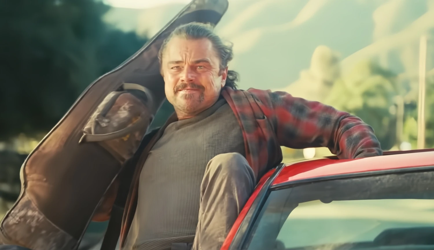Už DiCaprio nastavuje zrcadla? Jednu bitvu za druhou vedou v novém filmu karikatury