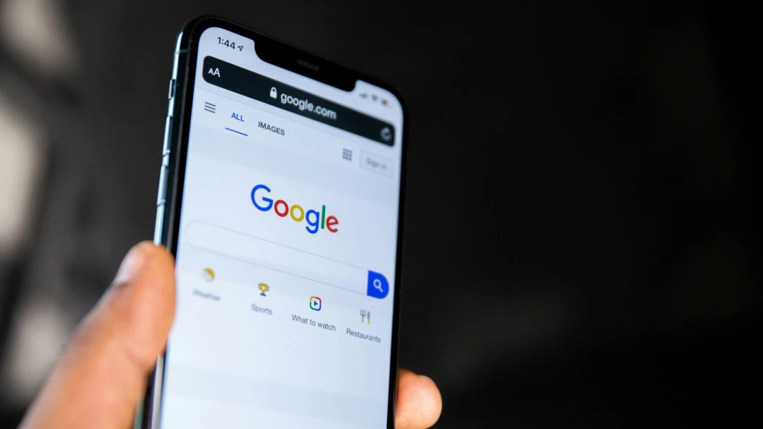Google nemusí prodat Chrome a&nbsp;Android. Musí ale sdílet data s&nbsp;konkurencí, rozhodl soud v&nbsp;USA