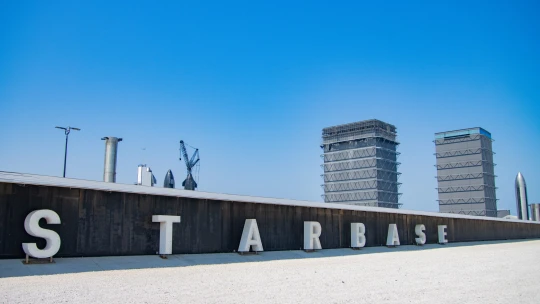 SpaceX uzavřela miliardovou dohodu s EchoStar, chce posílit svůj Starlink