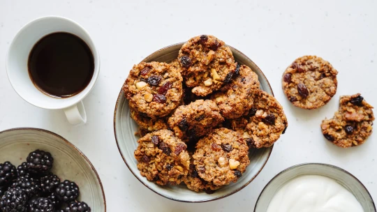 Snídaňové sušenky bez cukru. Energie sbalená na cesty i do práce