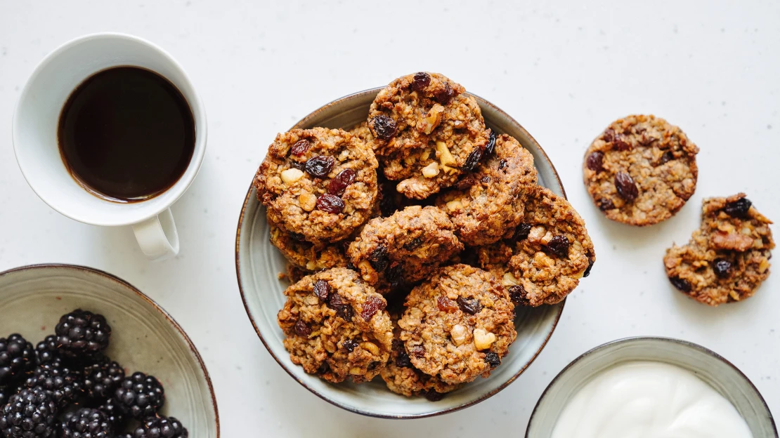Snídaňové sušenky bez cukru. Energie sbalená na cesty i do práce