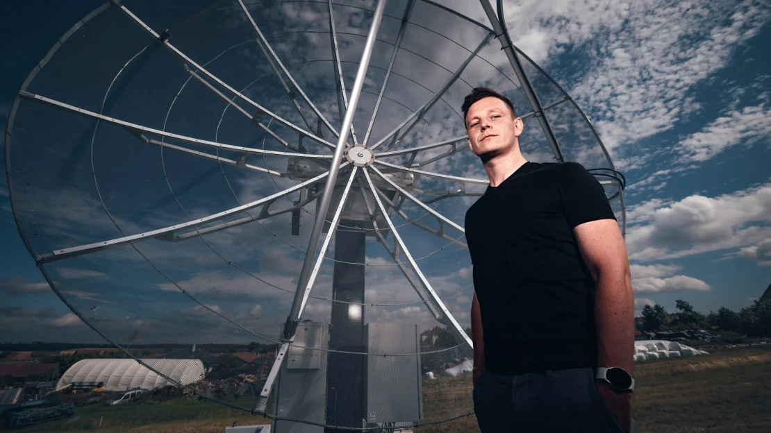 Per anténa ad astra. Startup z Brna našel bonanzu v komunikaci se satelity