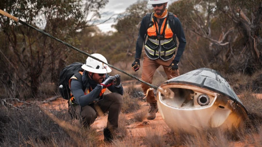 Léky z vesmíru. Proč farmaceutický průmysl sází na výrobu mimo naši planetu?