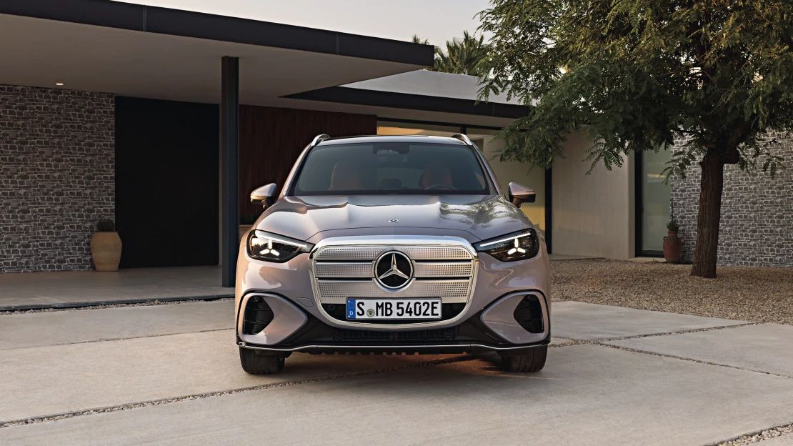 Jde o přežití. Jak BMW a Mercedes-Benz soupeří na poli elektromobility