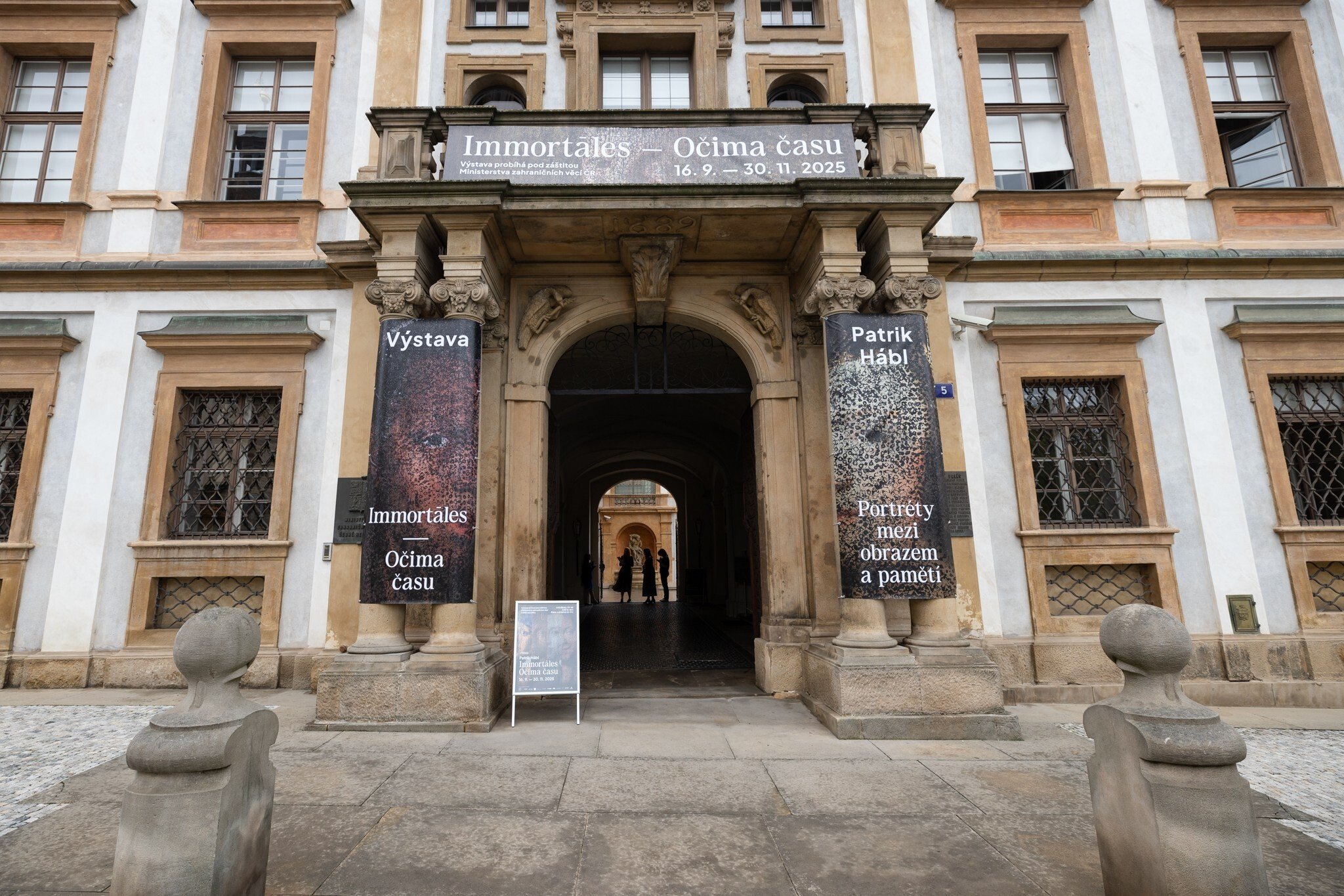 Příběhy pod vrstvami času. Sbírku umění Jana Masaryka portréty doplnil Patrik Hábl