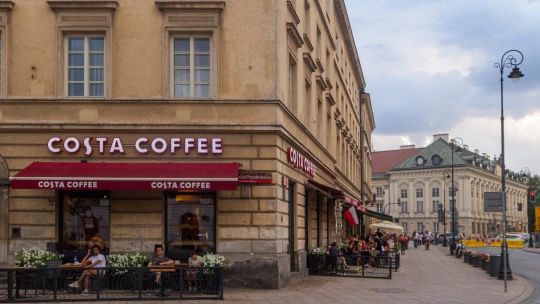 Investiční společnost KKR má zájem o kavárenský řetězec Costa Coffee