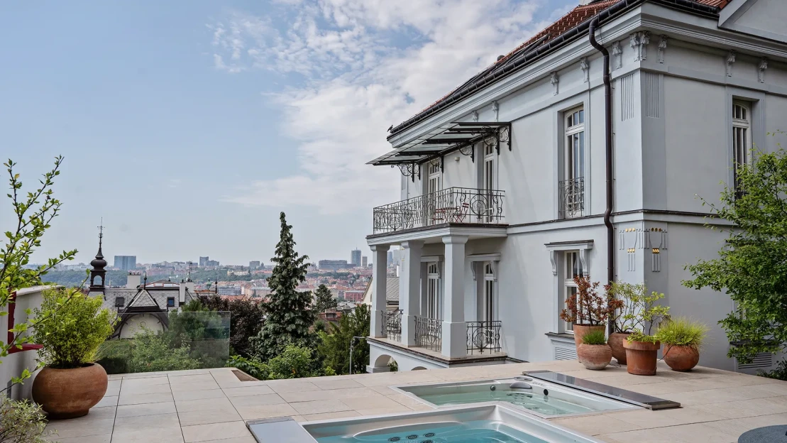 Dejčmar prodal drahokam na Vinohradech. Za svou vilu dostal 240 milionů