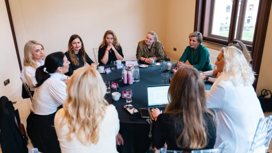 Ženy ve vedení jsou pod drobnohledem, shodlo se osm žen z politiky a byznysu