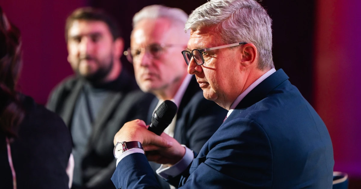 Česko má smluvně zajištěny dodávky leteckého paliva na celou sezonu, potvrdil Havlíček