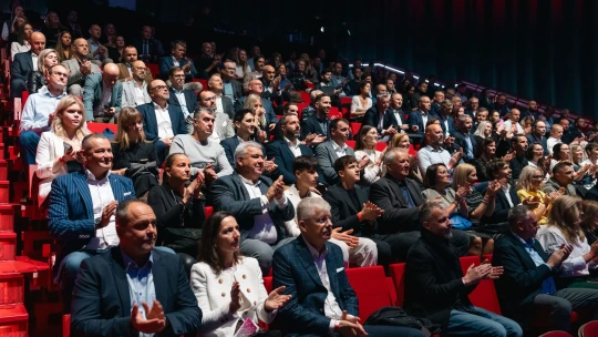 Obrazem: Desítky řečníků a stovky hostů našly ve Varech recept na lepší Česko