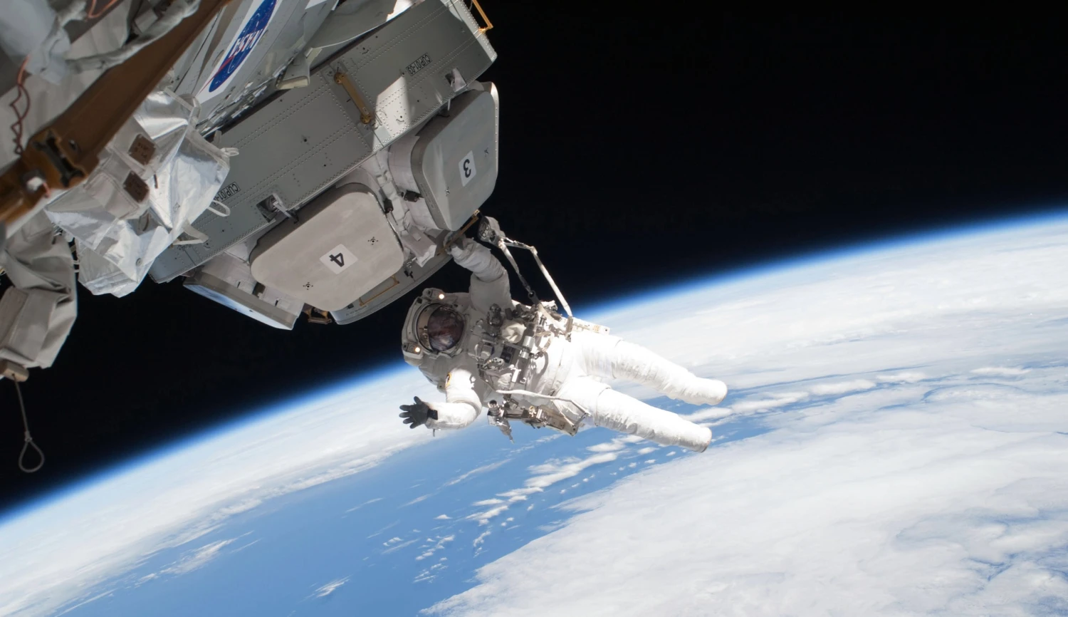 Vesmír platí zlatem. Vyplácí se stále gigantické investice do dobývání kosmu?