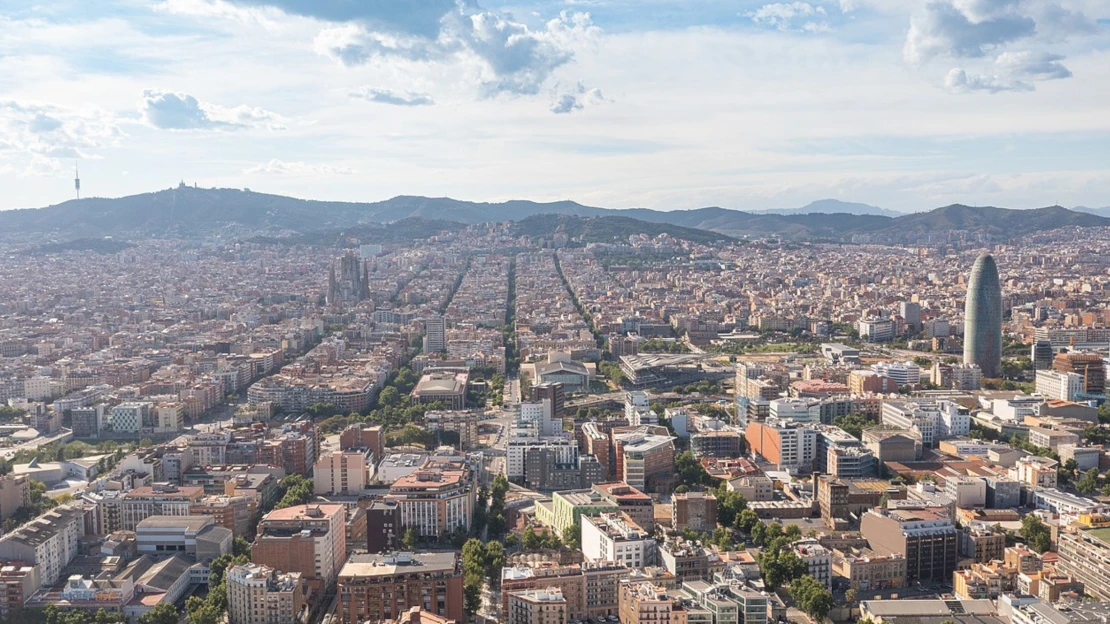 Pláže, tapas a AI. Barcelona kromě turistů čím dál víc láká i&nbsp;technologický byznys