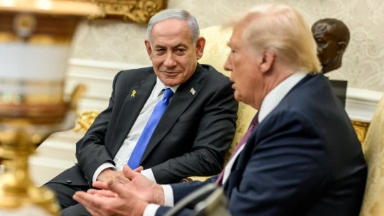 Ranní výběr: Trumpovo příměří na Blízkém východě a mrazivé varování německých agentů