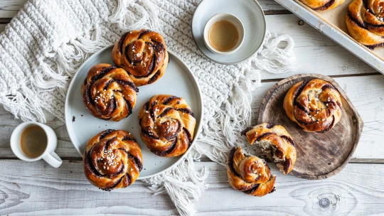 Skandinávský p(r)ožitek. Čokoládové pletence s voňavým kardamomem