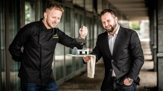 Z kuchyně k developmentu. Jak dva přátelé z gastra stavějí městečko v jižních Čechách