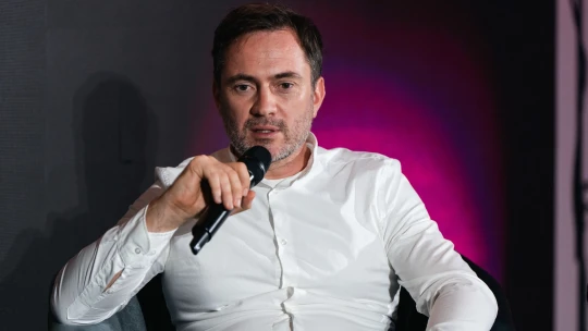 Klávesnici může nahradit programování myšlenkami, říká šéf Coderamy Beke