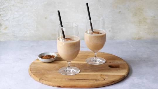 Rychlá vzpruha plná chuti. Sezamovo-datlový shake s vůní Orientu