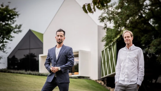 Architektura de.fakto? Luxus, který nepotřebuje křičet a vášeň pro detail i místo