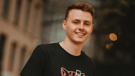 Revoluce na YouTube. Čech za měsíc nabral miliony sledujících, díky AI dabingu