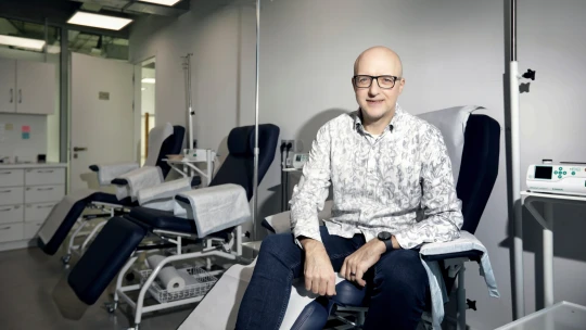 Nové kliniky a franšízy po celém světě. Šrámkova longevity raketa míří výš